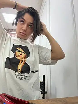 VioletAsh online show from November 2025 04:24:01 AM