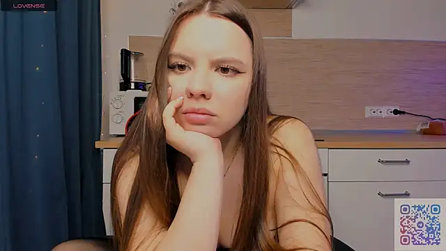 Snapshot of Chloe_loo chatting on May 2026 06:37:01 PM Chloe loo online show from May 2026 06:37:01 PM