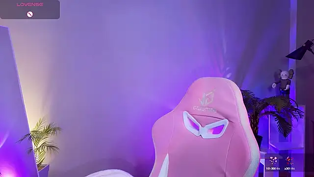 Lucy louras online show from October 2025 12:25:02 PM