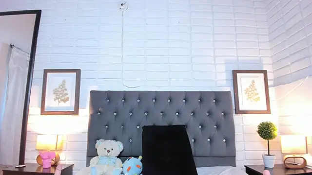 Megan Voss online show from September 2025 12:37:01 PM