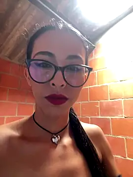 Snapshot of Emma__cumlovee chatting on October 2025 04:37:01 PM Emma cumlovee online show from October 2025 04:37:01 PM
