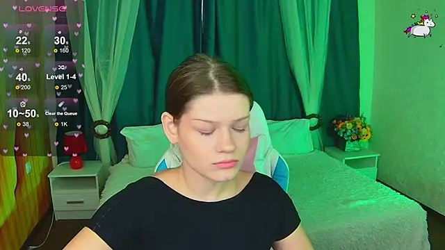 Lunamytrend online show from September 2025 12:07:01 PM