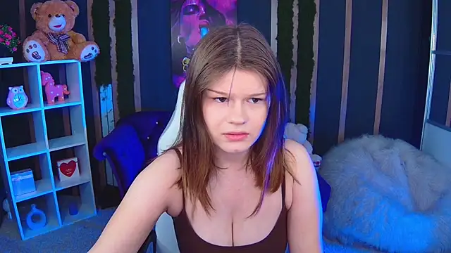 Lunamytrend online show from December 2025 12:10:01 PM