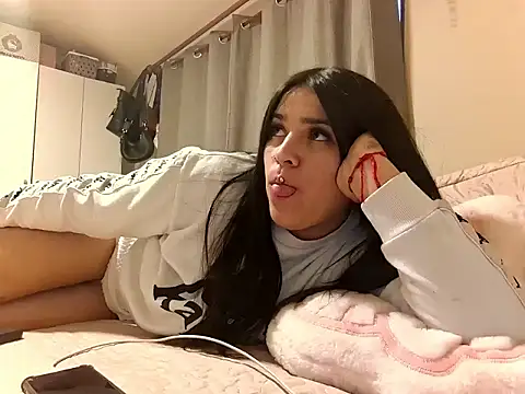 Snapshot of Denisutra777 chatting on April 2026 10:40:01 PM Denisutra777 online show from April 2026 10:40:01 PM