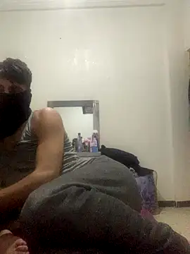 3Omar45 online show from November 2025 10:10:01 PM