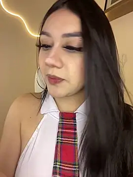 Zoe Serrat online show from December 2025 01:38:02 PM