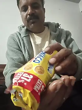 vardh033 online show from December 2025 05:41:01 PM