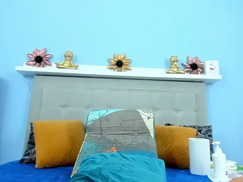 monalind220 online show from October 2025 01:20:01 PM