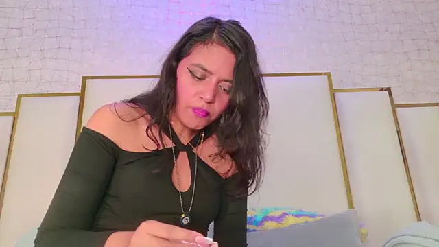 Snapshot of thalia888_ chatting on June 2026 07:05:02 PM thalia888 online show from June 2026 07:05:02 PM