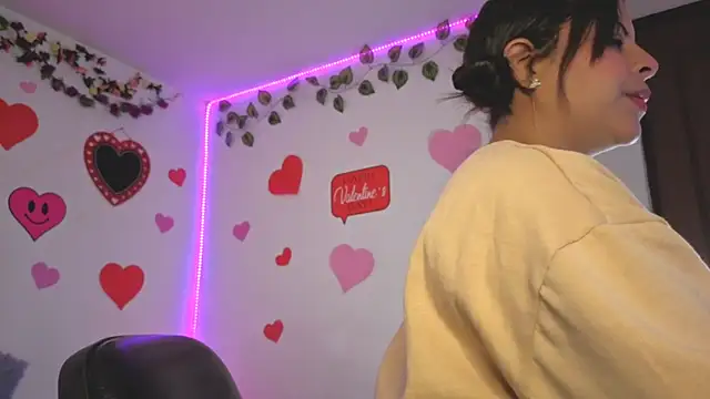 MiaCollinssx online show from February 2026 12:56:02 PM