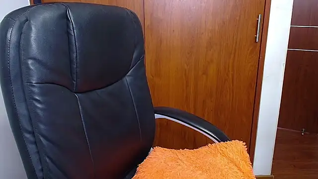 melikaronit2 online show from November 2025 05:13:01 PM