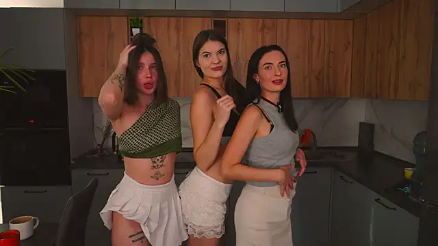 Anny Molly online show from October 2025 06:01:01 AM