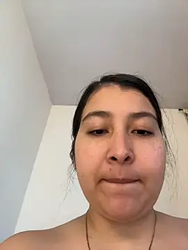 evelyn 1702 online show from July 2026 08:33:01 PM