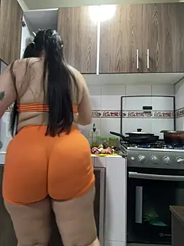 evelyn 1702 online show from July 2026 06:56:01 PM