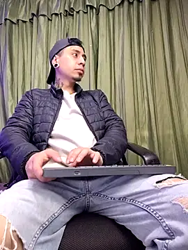 abnerdam01 online show from September 2025 11:58:01 AM