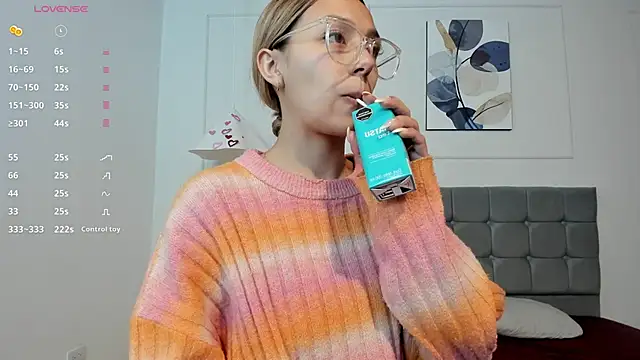 Snapshot of nikolevoshkie_ chatting on February 2026 07:54:01 PM nikolevoshkie online show from February 2026 07:54:01 PM