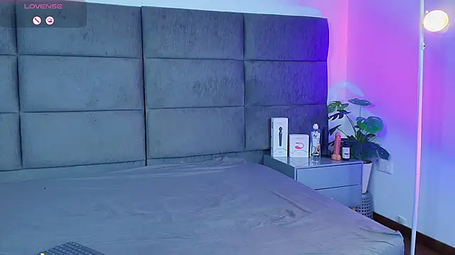 Slenna Moon online show from December 2025 02:38:01 AM