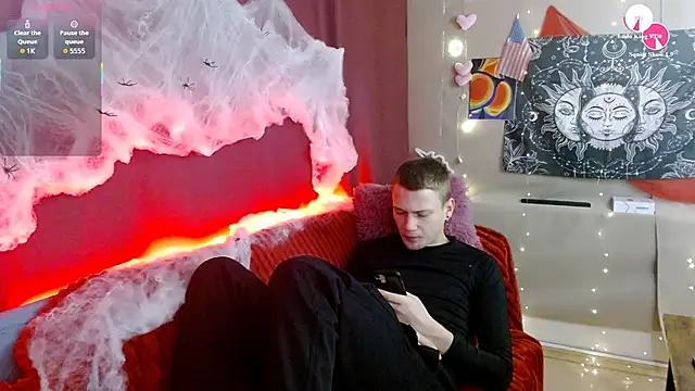 Xavier Night81 online show from October 2025 08:40:01 AM