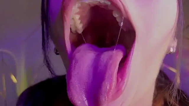 Snapshot of Hollyxx_ chatting on February 2026 11:20:02 PM Hollyxx online show from February 2026 11:20:02 PM