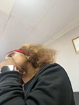 Snapshot of 031bubbles chatting on October 2025 12:04:02 PM 031bubbles online show from October 2025 12:04:02 PM