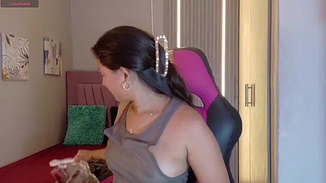 Laly Cherry  online show from November 2025 12:49:01 PM