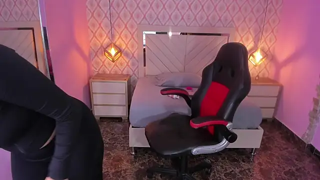 CHRISTY TEIGEN4 online show from October 2025 07:16:01 PM