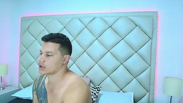 Snapshot of EclipseandFlame chatting on October 2025 01:51:02 PM EclipseandFlame online show from October 2025 01:51:02 PM