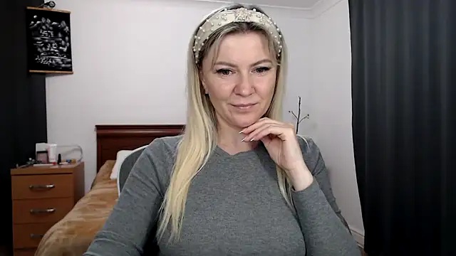 Snapshot of ParadiseAlina chatting on May 2026 08:07:02 PM ParadiseAlina online show from May 2026 08:07:02 PM