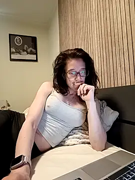 Snapshot of JezebelDutch chatting on April 2026 10:43:01 AM JezebelDutch online show from April 2026 10:43:01 AM