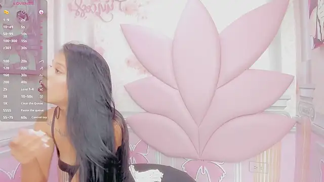 miaskinny20 online show from October 2025 11:42:02 AM