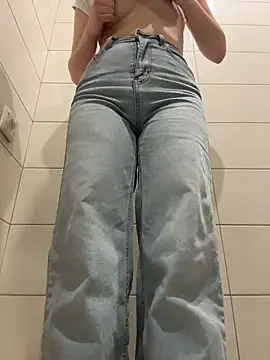 Cumonmme online show from November 2025 10:48:01 PM