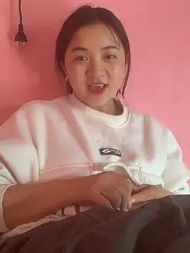 Snapshot of Lonnina chatting on October 2025 07:48:01 AM Lonnina online show from October 2025 07:48:01 AM