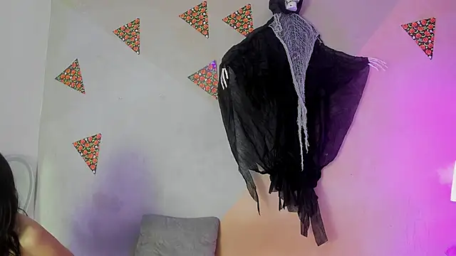 Laura and Kevin online show from November 2025 01:43:03 PM