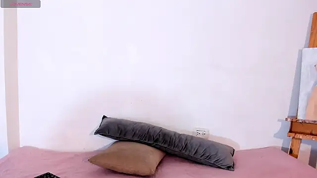 Snapshot of Lia_Rousse0 chatting on October 2025 07:11:01 PM Lia Rousse0 online show from October 2025 07:11:01 PM