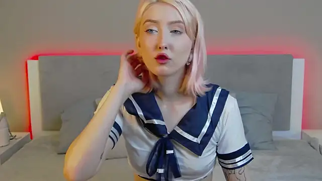 Snapshot of MarianeSun chatting on June 2026 03:53:01 AM MarianeSun online show from June 2026 03:53:01 AM