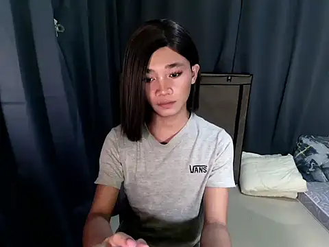 Petite HugeCock online show from October 2025 12:22:02 PM