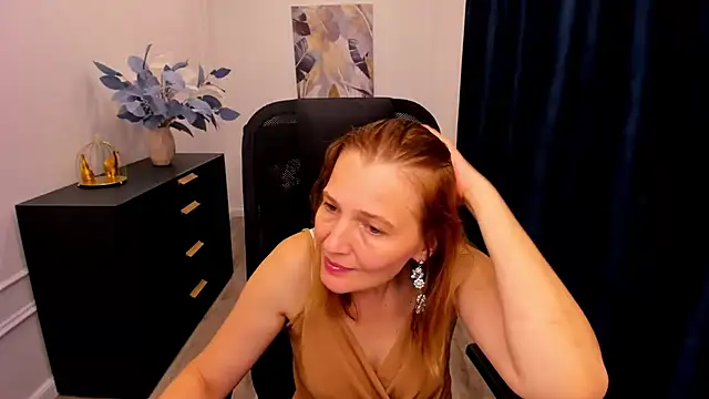 NikaStraitlive online show from October 2025 08:28:02 PM