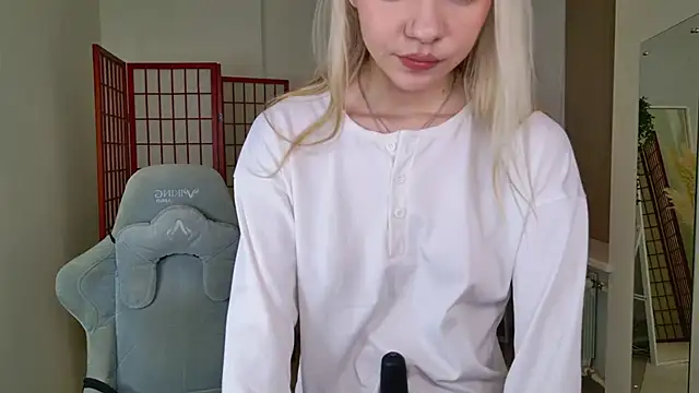 NyxBlonde online show from November 2025 01:34:01 PM