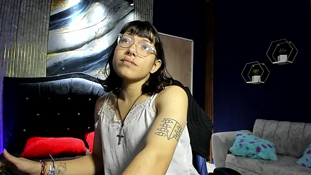 christina vamp1 online show from October 2025 02:41:02 PM