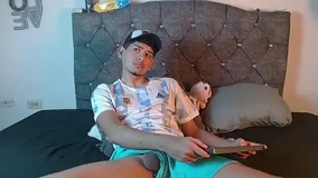 logan willyams  online show from October 2025 09:59:02 PM