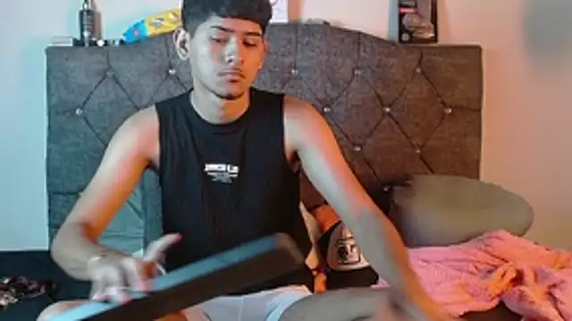 logan willyams  online show from October 2025 05:08:02 AM