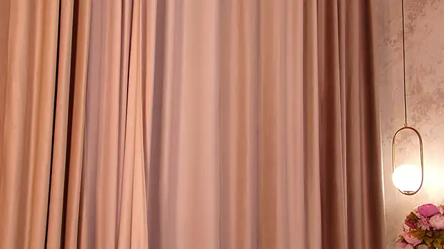 Olivia Mourr online show from November 2025 05:04:02 PM