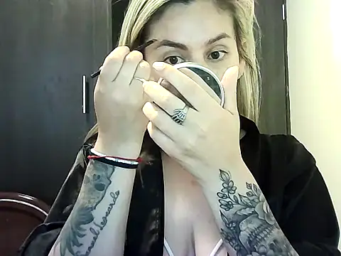 Valery  Rouse  online show from October 2025 01:56:01 PM