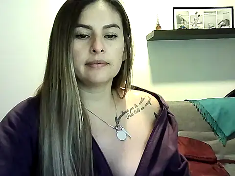Valery  Rouse  online show from June 2026 10:33:01 PM