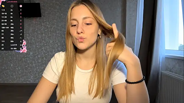 DreamyOlivia online show from September 2025 01:38:02 PM