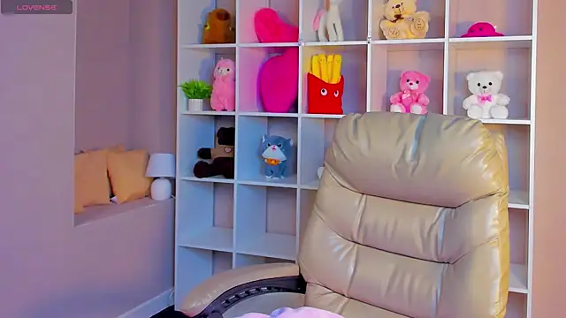 Lynn Martin online show from September 2025 01:10:01 AM