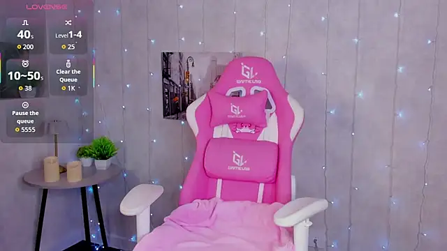 Lynn Martin online show from October 2025 01:02:02 AM