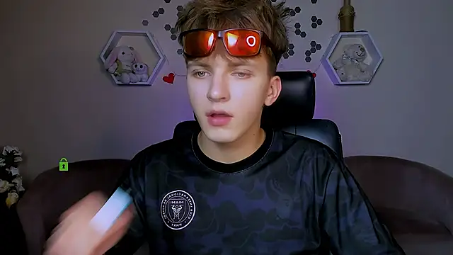 travis wolf  online show from September 2025 07:16:01 PM