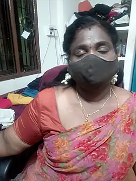 Snapshot of Tamil_Kavitha10 chatting on April 2026 05:01:02 PM Tamil Kavitha10 online show from April 2026 05:01:02 PM