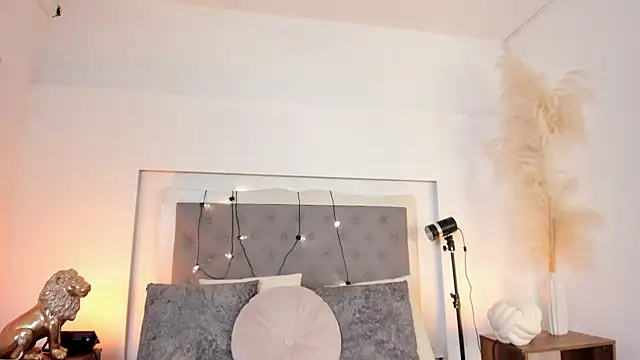 lea walkerr online show from February 2026 08:09:01 PM